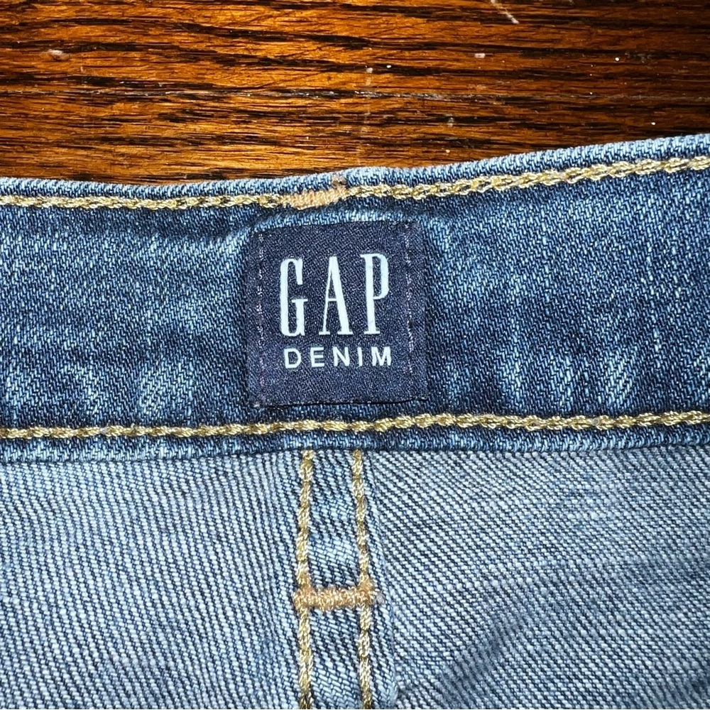 GAP Women's Girlfriend Fit Jeans - size 6/28, Dark Blue, Excellent condition - Picture 4 of 7
